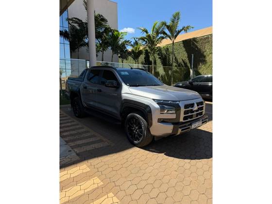 MITSUBISHI TRITON 2.4 BITURBO DIESEL CD KATANA 4X4 AUTOMÁTICO MITSUBISHI TRITON 2.4 BITURBO DIESEL CD KATANA 4X4 AUTOMÁTICO